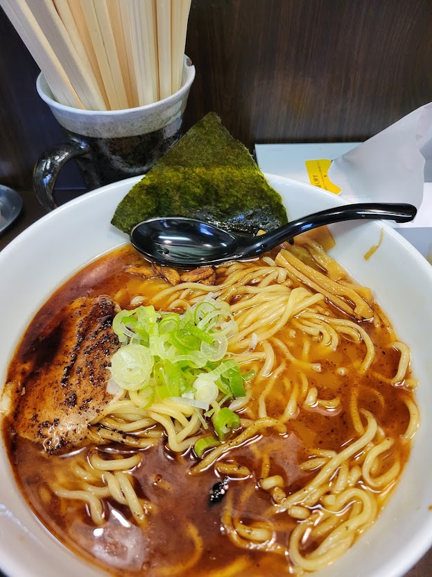 ニンニクチップ・黒マー油入りの「悪がばラーメン」