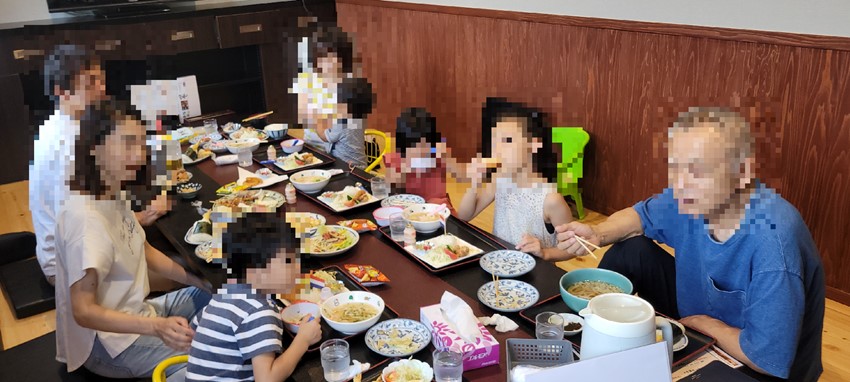 ご先祖様のご挨拶が終わったのでいとことお食事会?もはやパーティー(^^♪