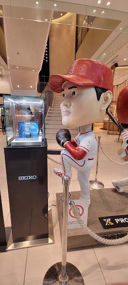 日本橋高島屋ウォッチ館にあるSEIKOとのコラボの大谷翔平さんの人形があり思わず写真を撮りました(^^)/ パート1