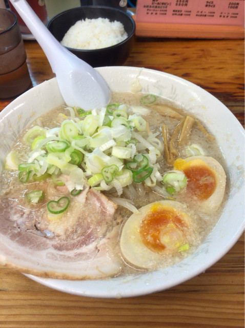 「醤油ラーメン味玉追加+小ライス」です(^^)/