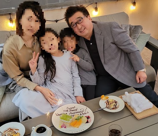 最後にデザートと一緒に家族写真!これからも宜しくお願い致します(^^)/