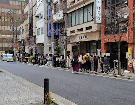 何人並んでいるんだろうと思うぐらいの長蛇の列です( `ー´)ノ