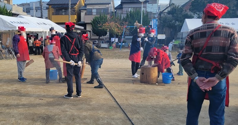 もち米が200KGもあるので、いつまでたってもなかなか減りません(T_T)つき手のみなさん頑張って!