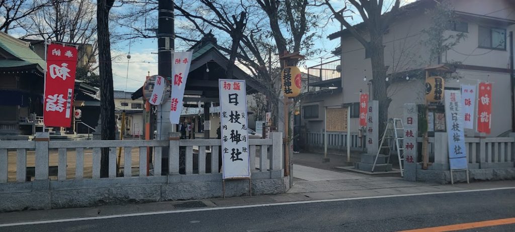 夜は日枝神社のお焚き上げも手伝います(^^)/