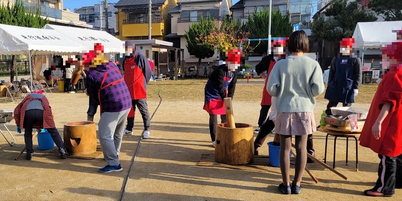 もち米が蒸かし餅つきスタートです