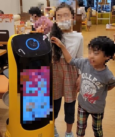 子供たちも大喜び!COCOSの在宅ロボットです