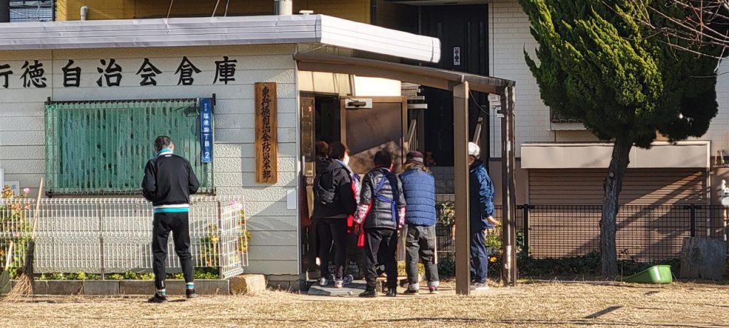 集合場所の「新場山公園」で本日の清掃内容をお聞きしました。