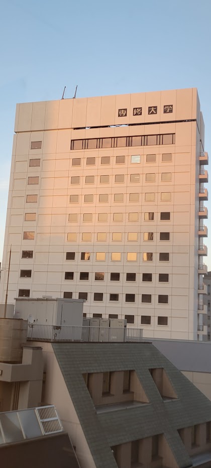 4限と5限の休み時間に綺麗な夕焼けにしみじみとパチリ!今日で後期の講義もおしまいか~