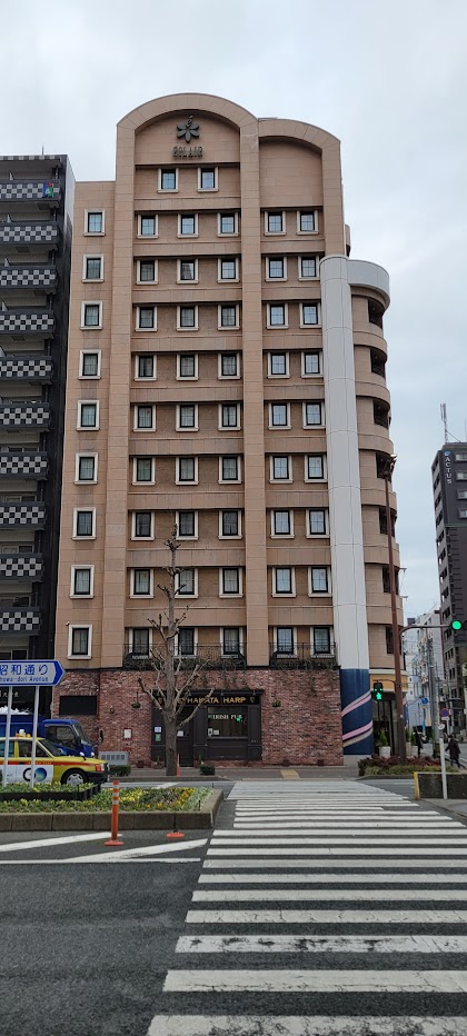地下鉄中洲川端駅から徒歩2分の立地条件で、とてもきれいな「ホテルエクレール博多」です。