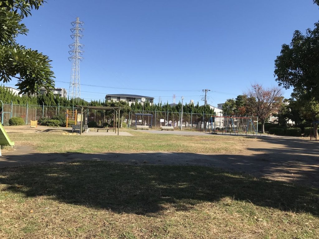 塩焼中央公園は広くて大きな公園です