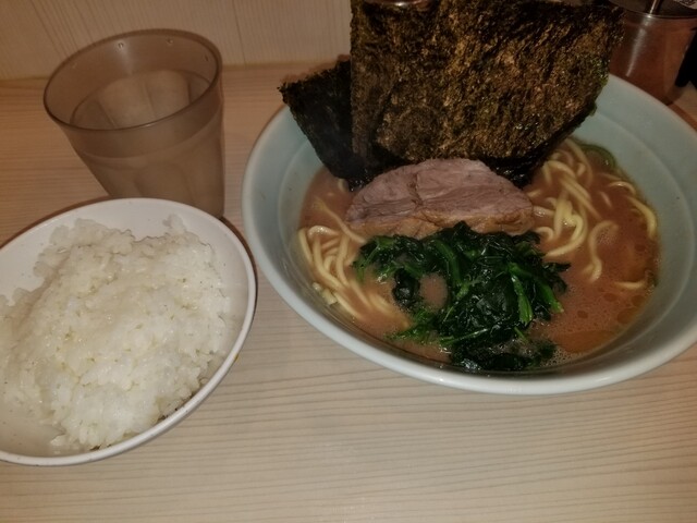 ラーメン並＋サービスライス！ほうれん草がたまりません