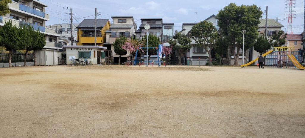 公園が奇麗だと気持ちが良いですね「新場山公園」