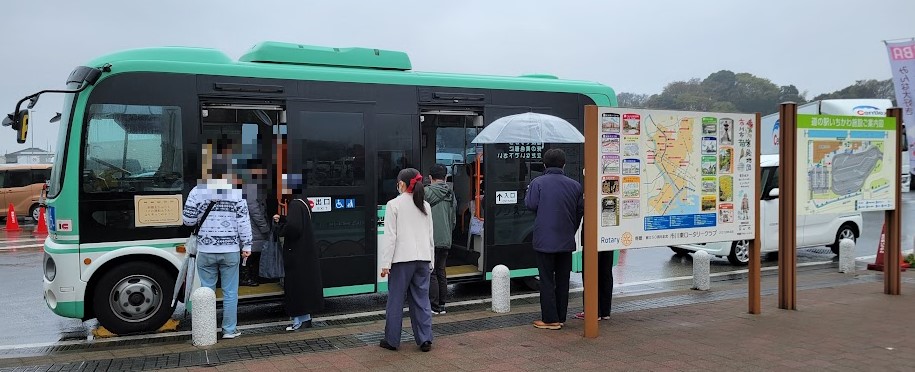 京成バスとキッチンカーは雨でも頑張ってました(>_<)