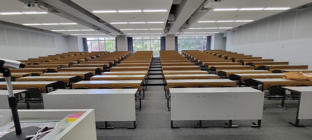 S大学生田校舎で今回指導させて頂く10201号室です。