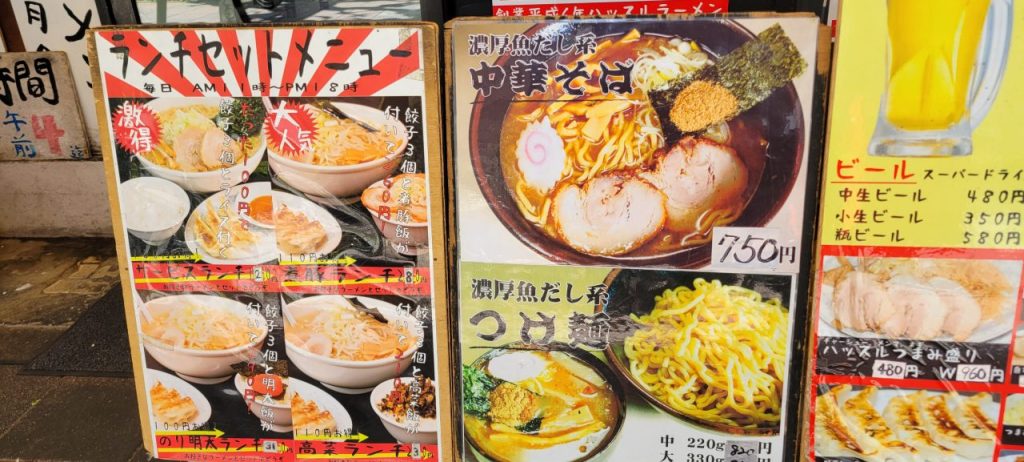 メニューも豊富で何ラーメンで迷いましたが。