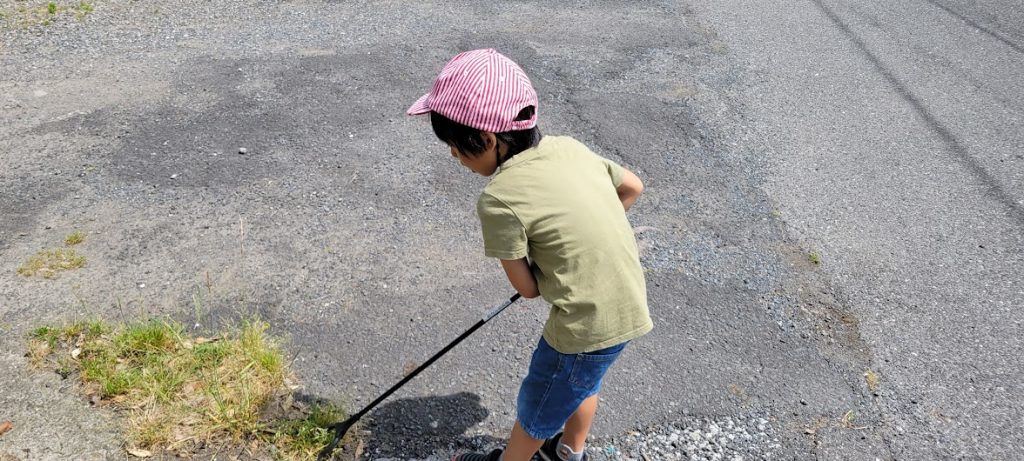 長男も張り切ってゴミ拾いをしています