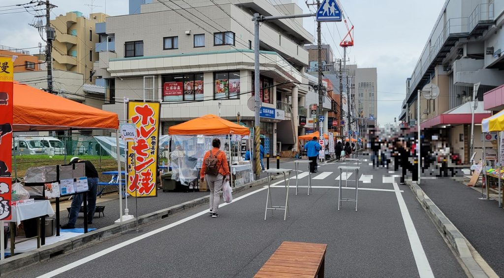 「春の南行ホコ天」開催準備中です。まだ雨は降っていないですがお客さんは来るのかな???