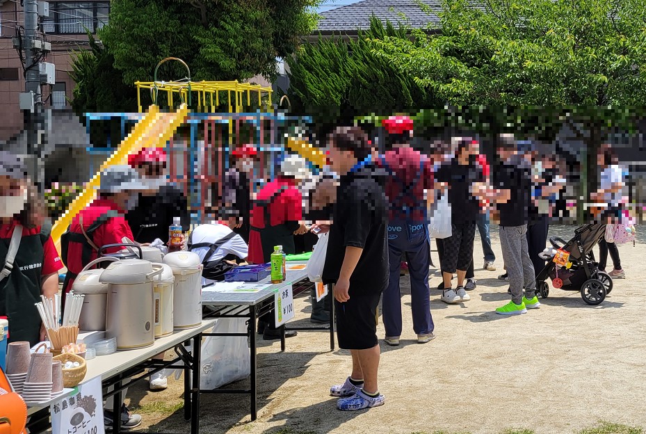 無料でお配りする焼きソバとお餅もみなさん喜んで頂いて良かったです