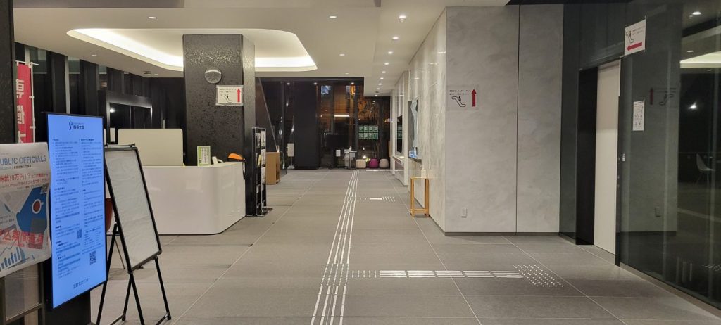S大学神田校舎の10号館なのですが普段使ってない側が気になり見学しました