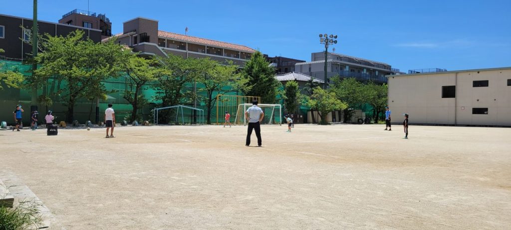 暑い中、みんな一生懸命に頑張っています。