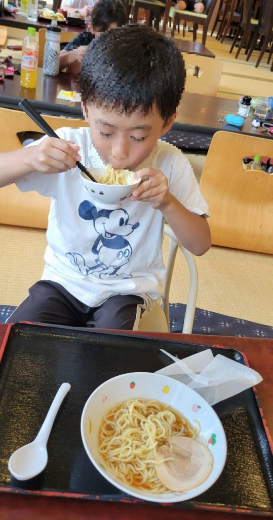 大好きなラーメンは食べるのが早いのです