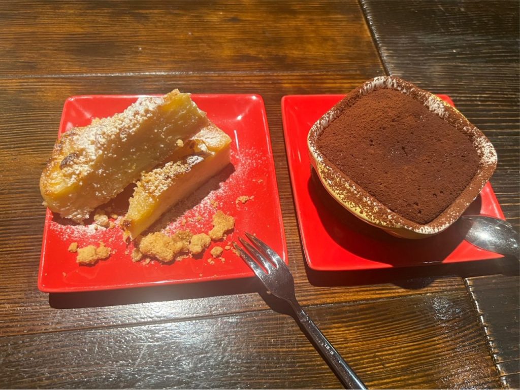 デザートは「生フォンダンショコラバナーヌとレモンチーズケーキ」です。