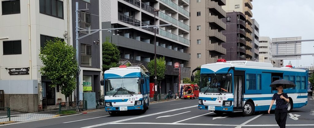 周辺の道も、すべて警視庁の車で封鎖です。