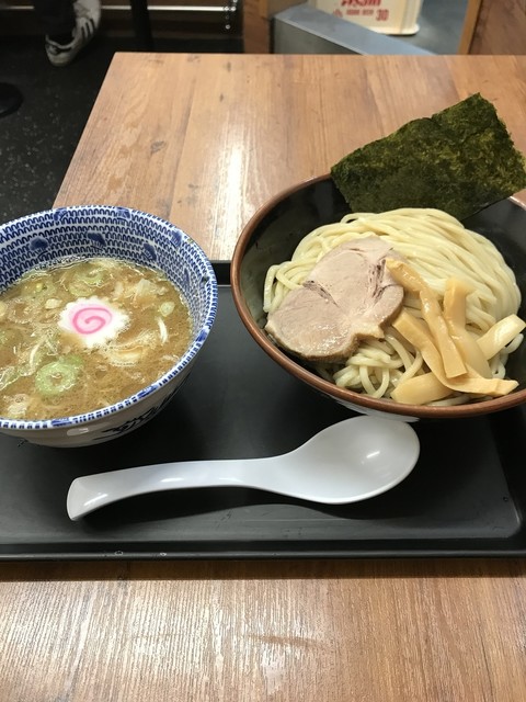 今日頂いたのは「つけ麺小」です。美味しかった(^^)でも自分は小では足りなかった(^_^;)