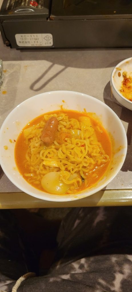 ラーメン屋さんではなく、締めの鍋のラーメン。最高です。