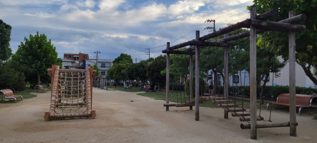 えんぴつ公園は様々なアスレチックがあり子供達には遊園地のような公園です。