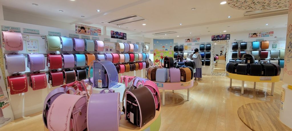 東京駅から歩いて5分。八重洲にありますフィットちゃんランドセルのショールームです。