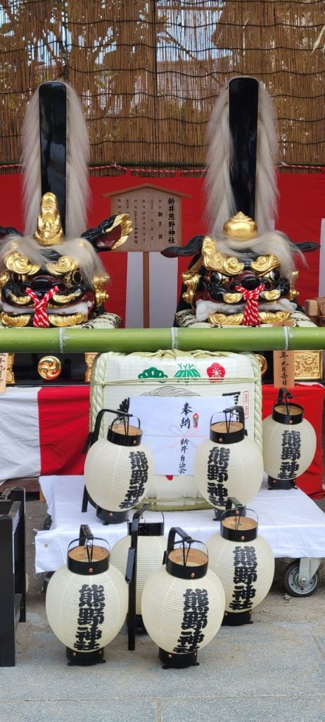 立派な獅子頭に提灯。だんだん気合が入ってまいりました!