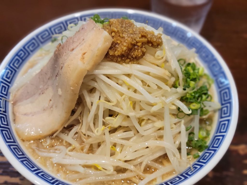 いつもの定番「ラーメン中盛」です。このボリュームでこのおいしさ最高です