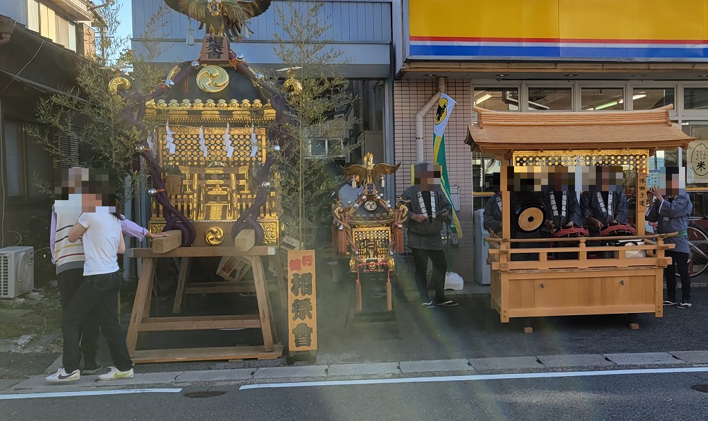 大神輿・小神輿・お囃子が並ぶと壮観ですよね