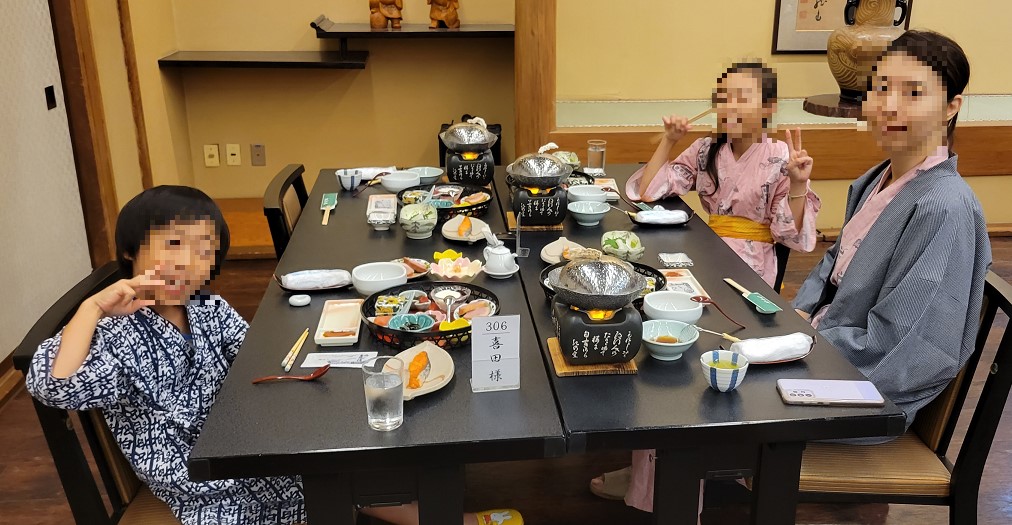 良いご飯は笑顔になりますよね(#^^#)家族みんなでゆっくりご飯。