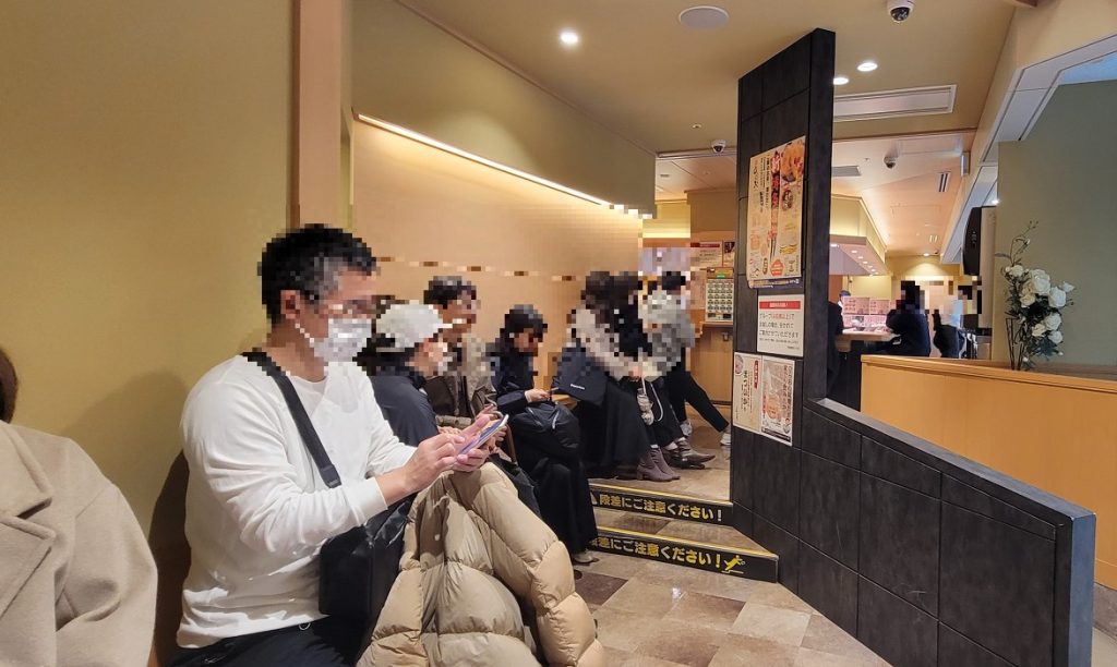 油断した!スタート15分で50人以上の待ちが・・・飛行機大丈夫か?