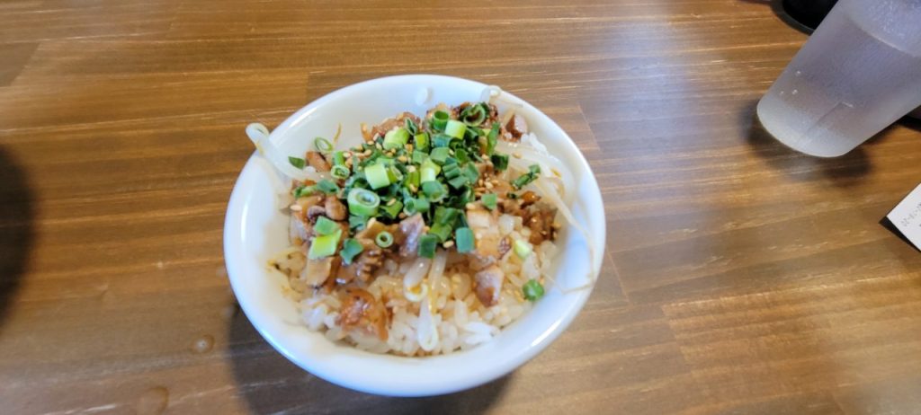お昼のご飯「ネギチャーシューご飯」ランチだとたった５０円！お得です