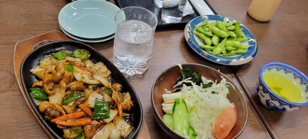 まだ吞むのかと言われながらもお正月だからと理由を付けお酒を注文!昼間の酒は酔いますね(>_<)
