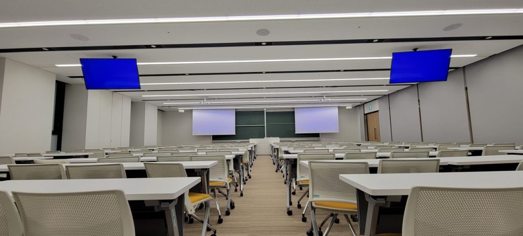 4か月お世話になりましたS大学神田校舎10号館10081教室です。ありがとうございました。
