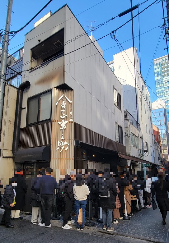 食べ終わると私が並ぶより更なる長い行列が!2時間以上並ぶかな