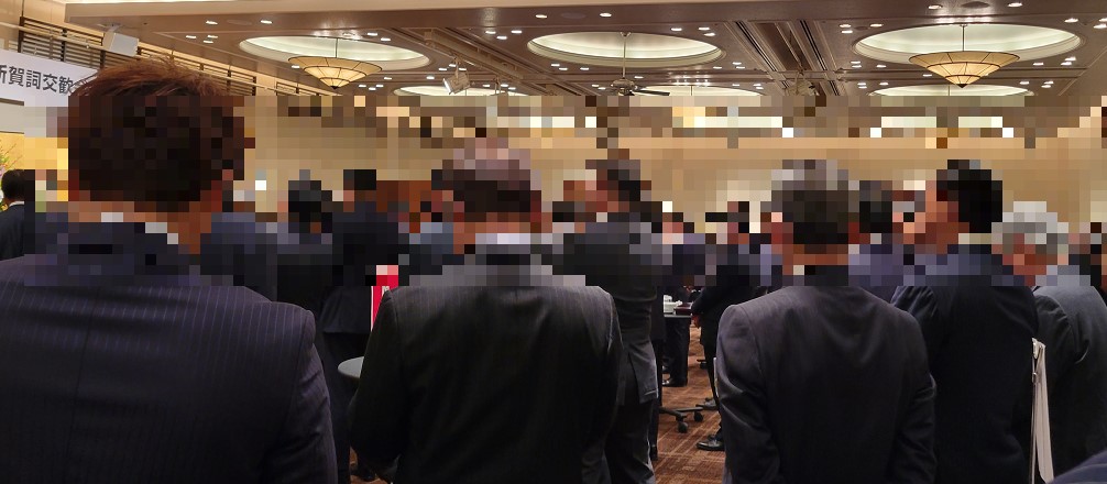 広い会場なのですが人が多すぎて凄く狭く感じます!浦安市は会員の皆さん含め景気が良いのですね。素晴らしい。