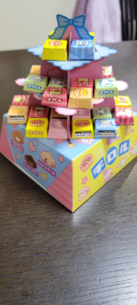 3つ目はチロルチョコタワーです。ありがとうございます(^_^)/美味しく頂きます(^^)v