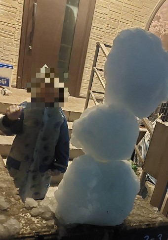 頑張った長男はオラフ越しにハイチーズ!長男は少し寒そうな顔に