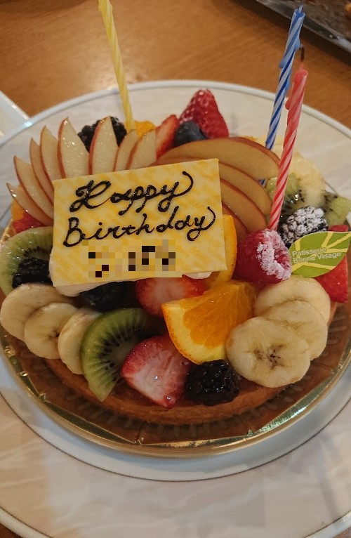 今回用意させて頂きましたフルーツタルトの誕生日ケーキです