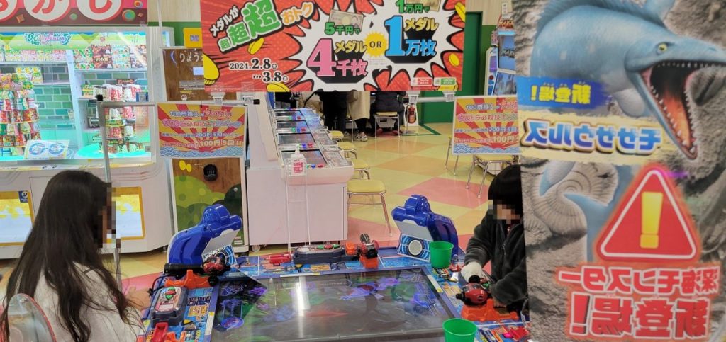 コインゲームの祭儀はやはり釣りスピリットです!長男はゴールドモンスターアンコウ80枚を3匹連続ヒットで240枚をゲットです!すっすごい!