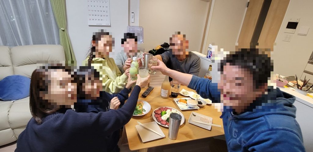 楽しく盛り上がるぞ!みんなで乾杯!