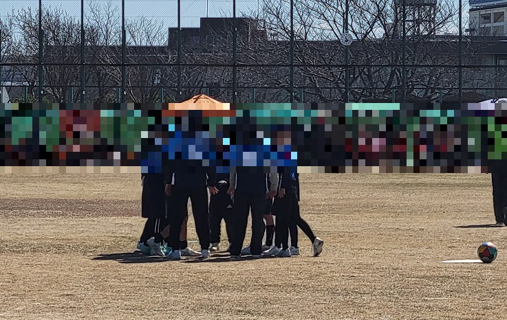 決勝トーナメント進出できるかが掛かった試合!作戦会議もしっかりと