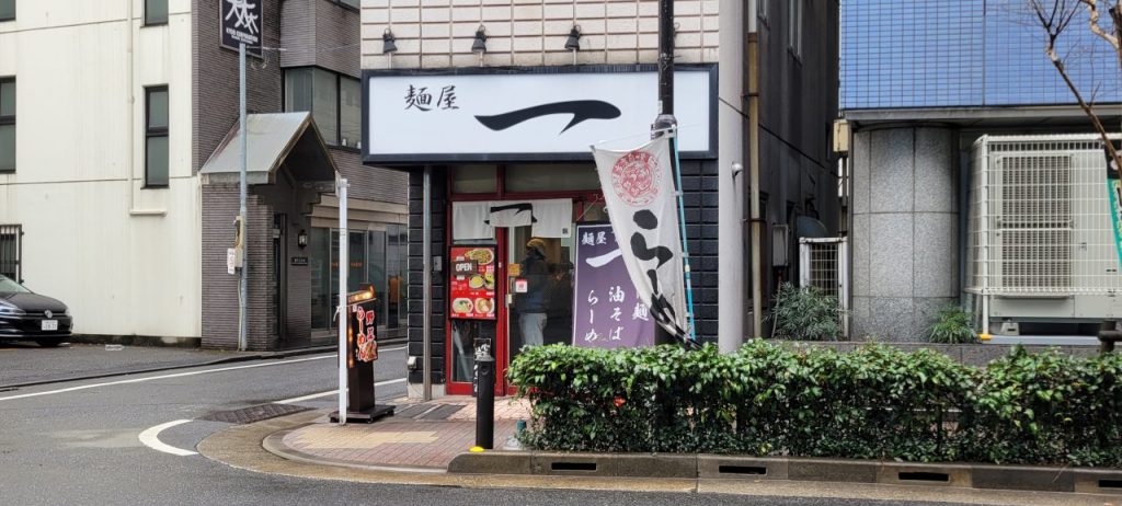 天気が悪いにもかかわらず店内には3名も立ち待ちが・・・
