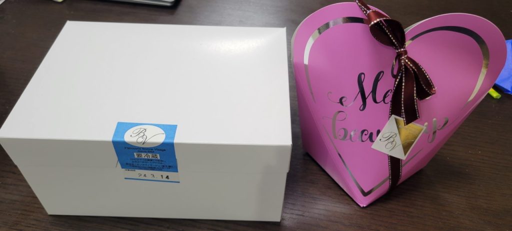 行徳にあるケーキ屋さん「Patisserie Bonne Visage(パティスリーボンヌヴィサージュ)」でお返しを買ってきました