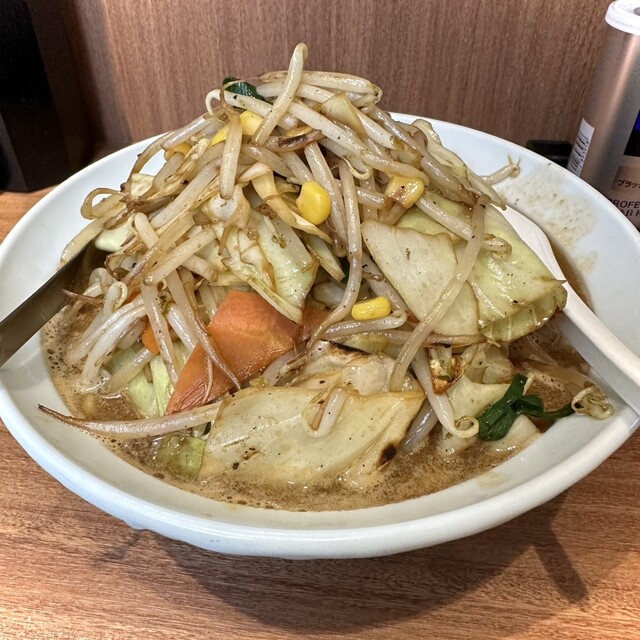 野菜ラーメンにしようと思いましたが、今日は大変寒い！味噌野菜ラーメンにしました。